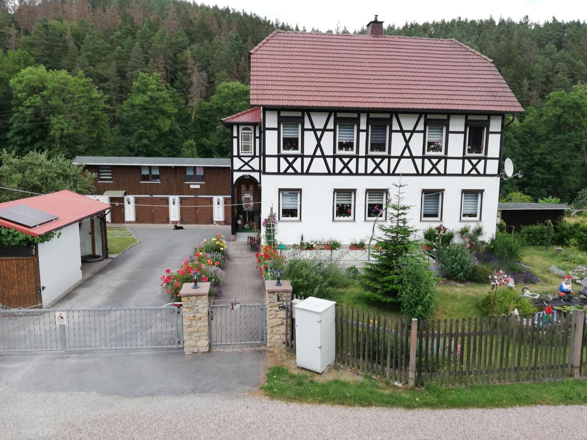Fewo An Der Klosterruine Paulinzella Mit Kostenfreien Parkplatz Und Wlan Экстерьер фото